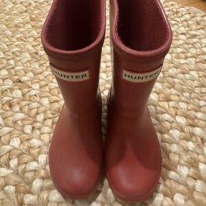 Kids Red Hunter Boots in size 7